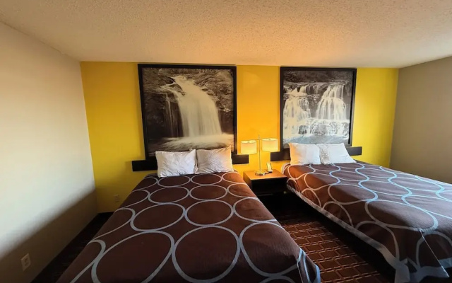 Super 8 Motel - Reedsburg