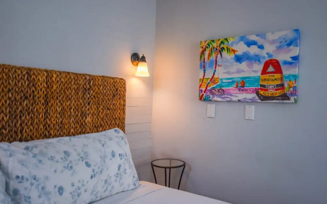 New Rose Retreat - Pool Parking