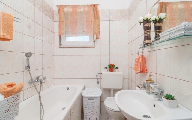 Beautiful Home in Split With Wifi and 1 Bedrooms
