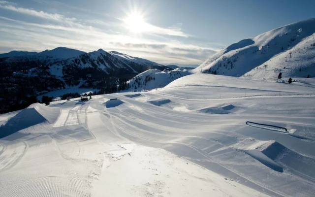 Welcoming Chalet With hot tub