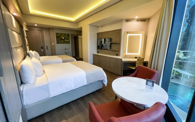 Safi Royal Luxury Metropolitan