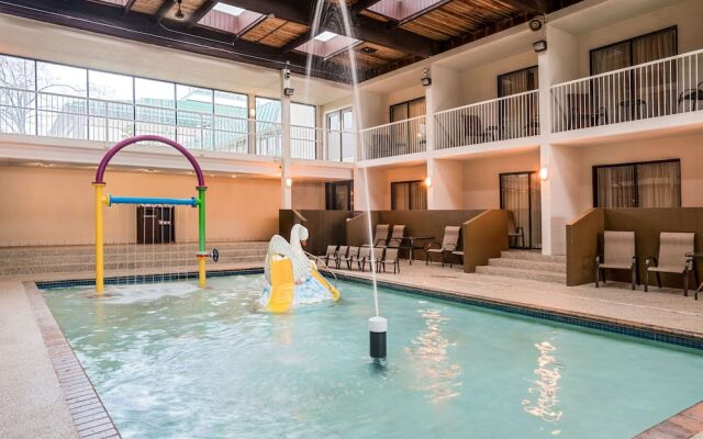 Ramada Plymouth Hotel And Conference Center