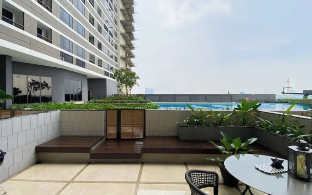 Elegant 2BR Loft Garden Villa at Collins Boulevard Apartment
