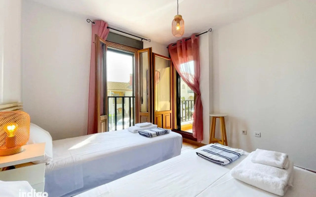 (War002) Town House with Garden And Pool Access