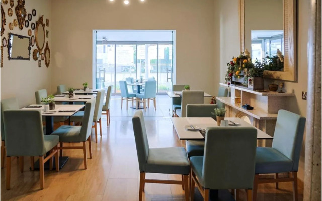 Mikes Kanarium City Hotel