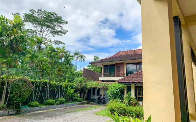 OYO 261 Sasono Putro Residence