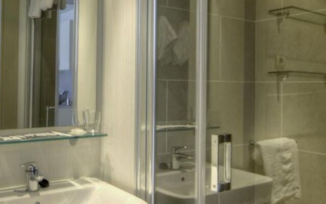 Hotel Vértice Roomspace Madrid