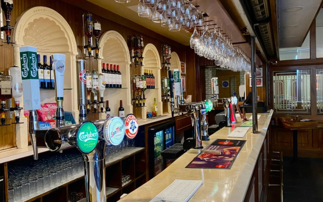 Russ Hill Hotel