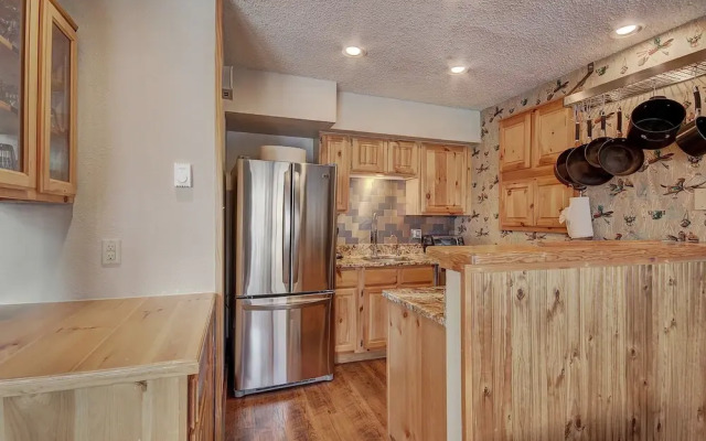 Nice Update Condo - Great Access to Superbee Lift in East Village - AN302 by RedAwning
