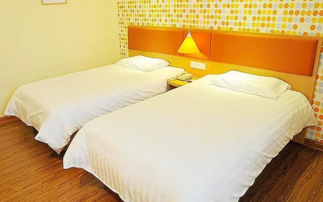 Home Inn (Qingdao Hai'er Road Metro Station Qingshan Road)