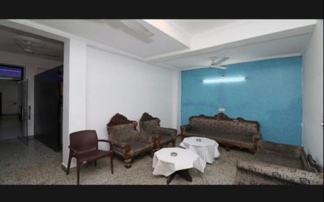 OYO 82544 Hotel Rajni Guest House