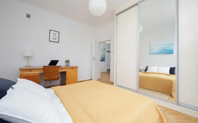 Darwina Apartment 2 Balconies by Renters