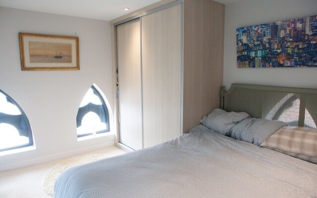 Modern 1 Bedroom Flat in Converted Church