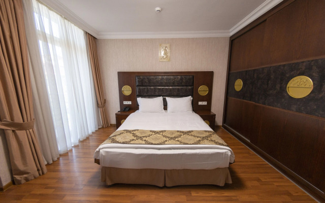 Отель Era Palace