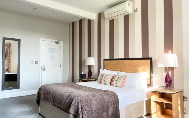 The Riverside House Hotel