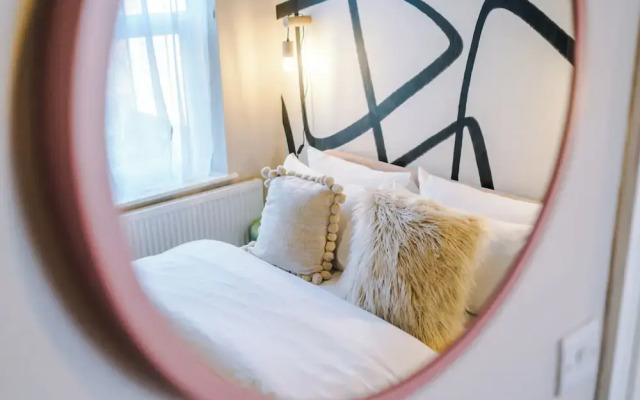 Modern 4-Bedroom in Manchester
