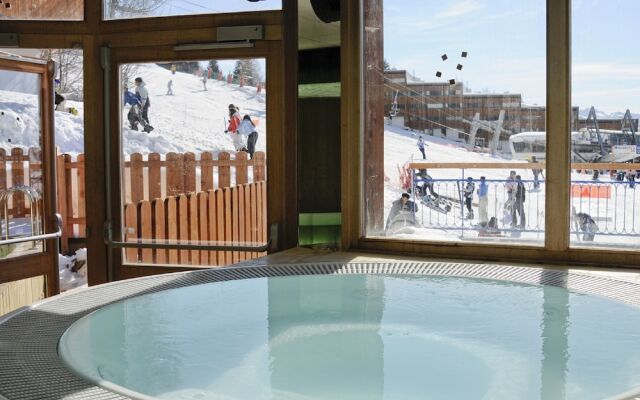 Modern apartment in the child-friendly ski village Arc 1600