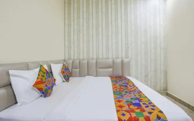 Fabexpress Paradise Inn