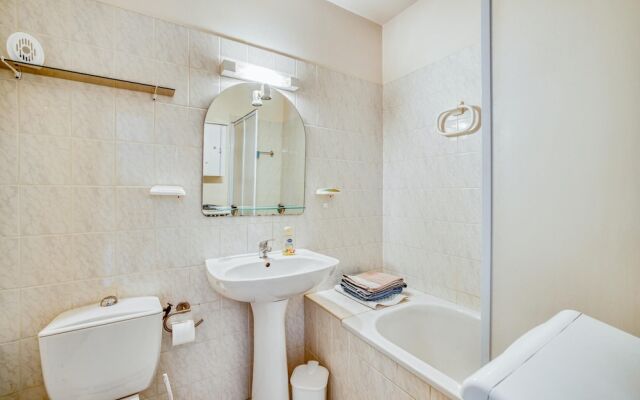 Apartment With 2 Bedrooms in Mèze, With Wonderful sea View, Furnished