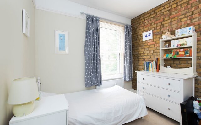 Majestic 4BR Family Home in West London
