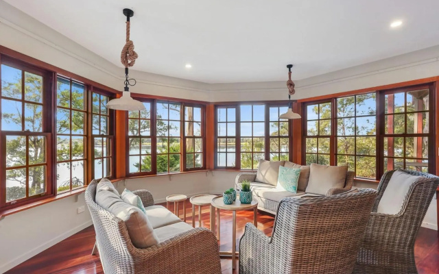 Cornwall Cottage, 3 bedroom, Fantastic View – Balcony – Merimbula