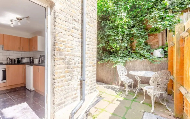 Spacious 2 Bedroom in Gorgeous Camberwell With Garden