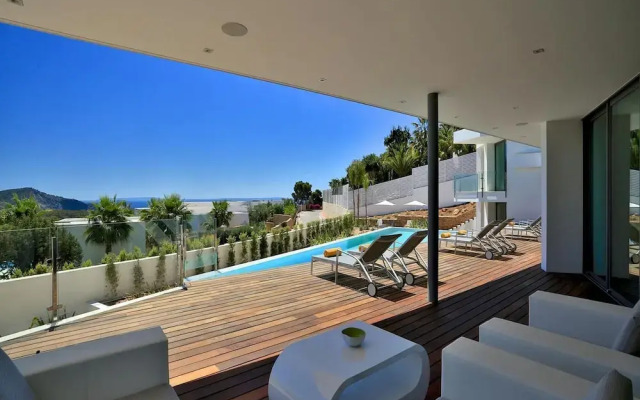 Modern Holiday Home With Vast Terracing