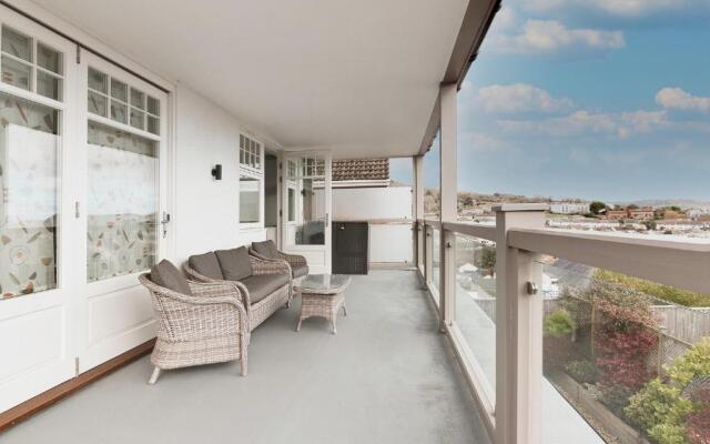 Jurassic View Apartment