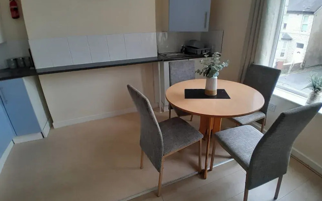 Blackpool - 2-beds - Sleeps 5 - Pet Friendly
