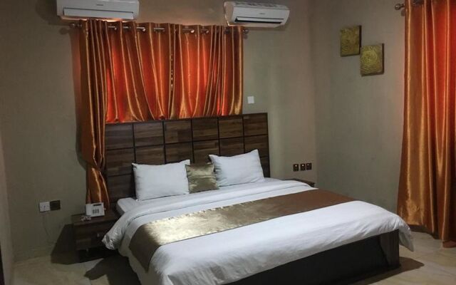 Momak 5 Hotel and Suites