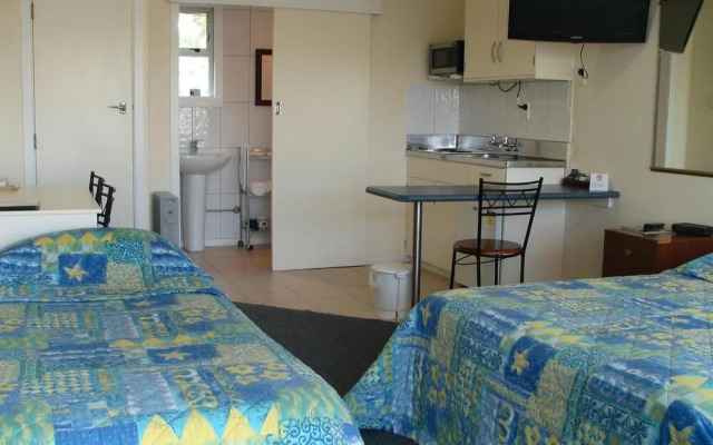 Frimley Lodge Motel