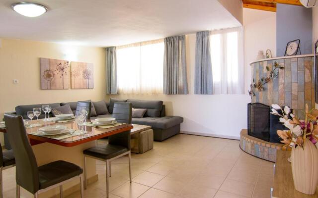Gargadoros House