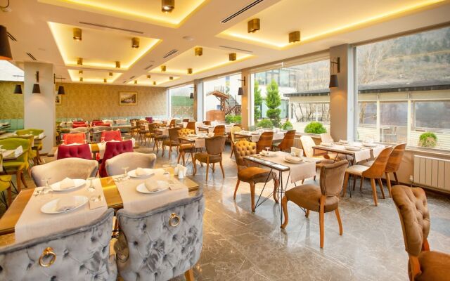 Jolnar Garden Hotel