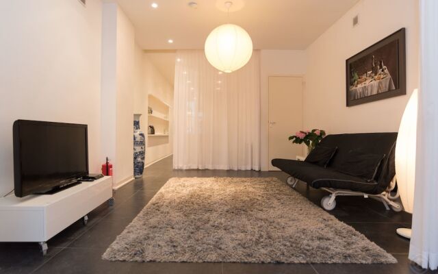 White Room Apartment