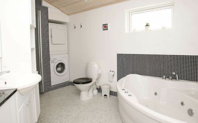 Pleasant Holiday Home in Hals With Whirlpool