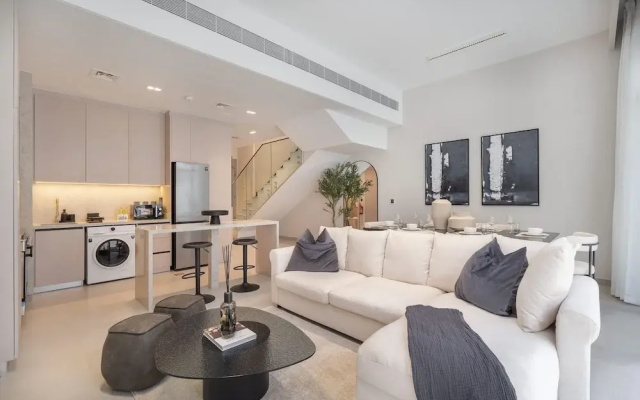 Classy 4-bedroom Villa With Spacious Balcony in Nad Al Sheba