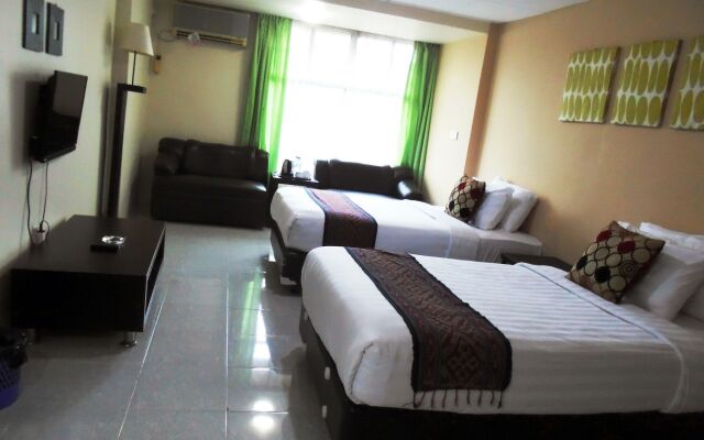 OYO 2487 Sampurna Jaya Hotel