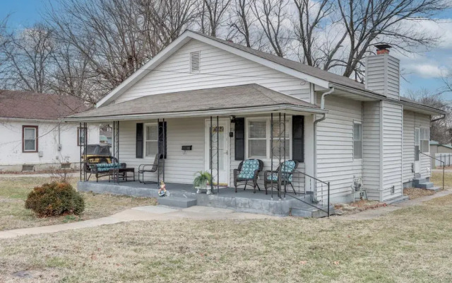 Walkable & Updated Nevada Home: Family Friendly!