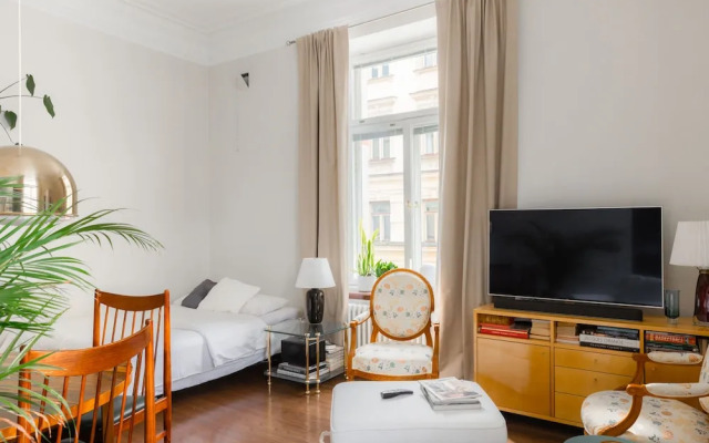 Quaint studio with a prime location