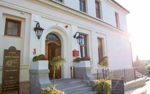 Hotel i Restauracja na Skarpie
