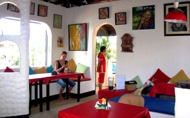 Charts Resort & Art Cafe