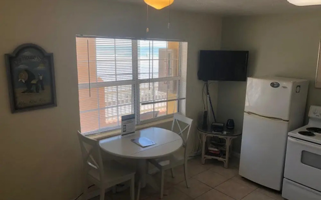 Misty Isles Redington Beachfront Suite 1