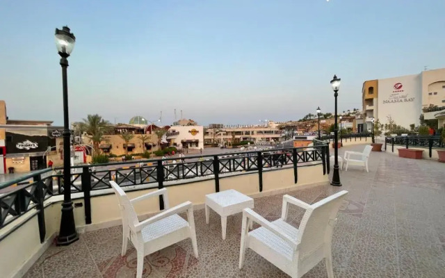 Naama Inn