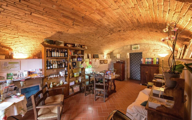 Attractive Apartment in Typical Tuscan Style