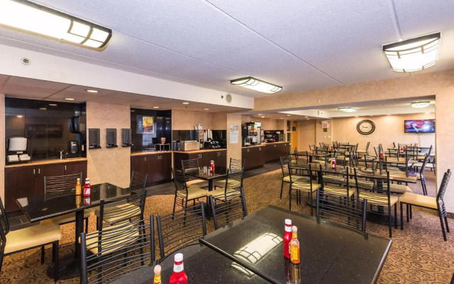 Ramada Hotel & Conference Center by Wyndham Plymouth