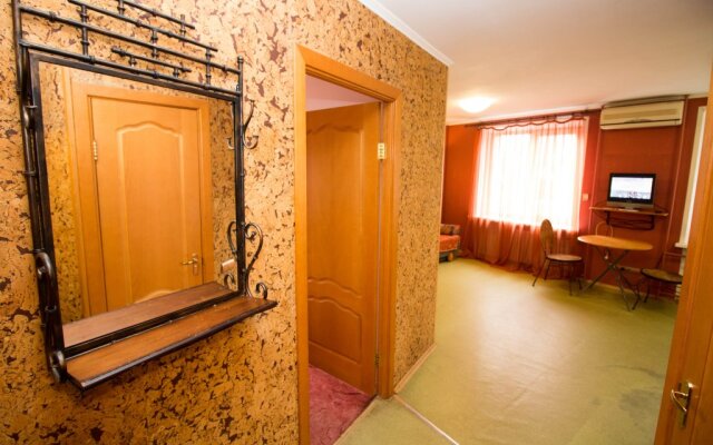 Na Polosukhina 1 Apartment