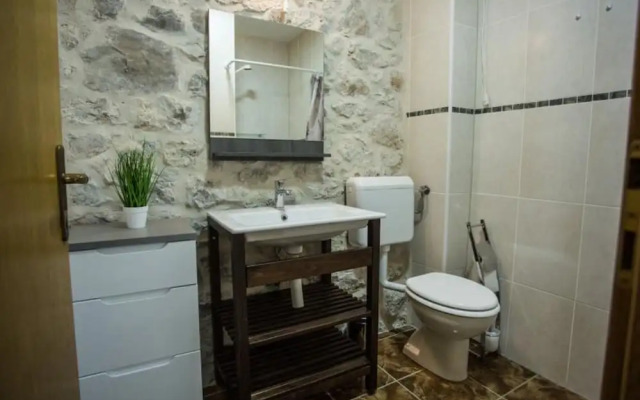 Apartments Stone House Murter