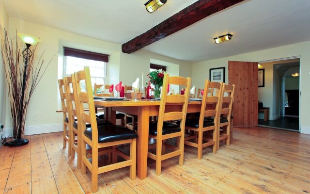 Braunton Poyers Farmhouse 6 Bedrooms