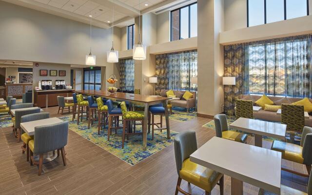 Hampton Inn & Suites Sacramento at Csus