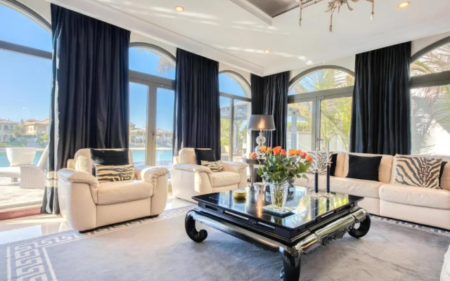 Maison Privee - Glamourous Beachfront Villa on The Palm w/ Pool